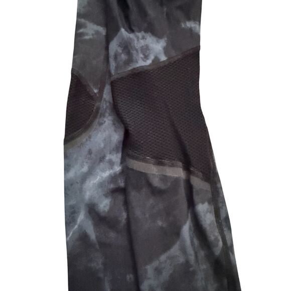 EUC Sweaty Betty leggings gray black design w ventilation knees sz S activewear - Picture 3 of 10